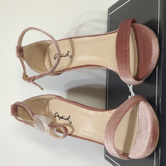 Qupid blush velvet heels sandals size 5.5 - Picture 3 of 9